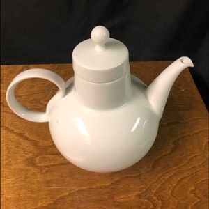 Ceramic teapot